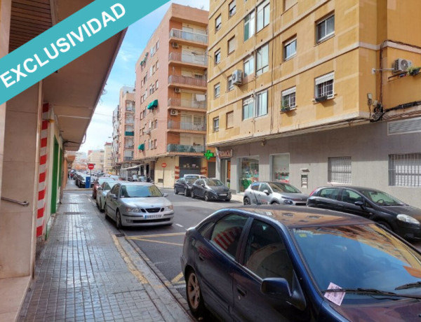 Local comercial con terraza trasera 