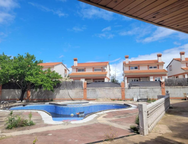 OPORTUNIDAD CHALET EN LAS VENTAS DE RETAMOSA