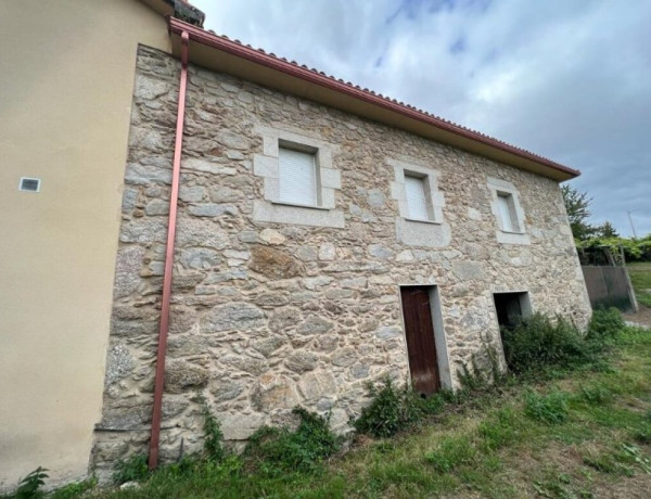 Casa de 350 m2 construida en un terreno de 5.125 m2 (urbano y rústico)