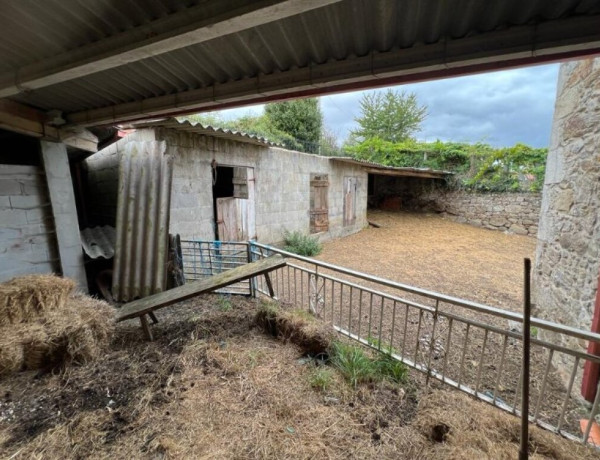 Casa de 350 m2 construida en un terreno de 5.125 m2 (urbano y rústico)