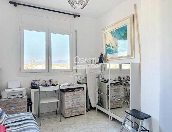 ¡Nuevo! Apartamento de dos dormitorios con vistas al canal y ascensor.