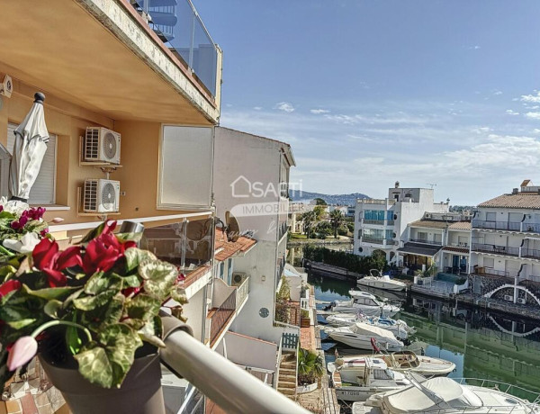 ¡Nuevo! Apartamento de dos dormitorios con vistas al canal y ascensor.