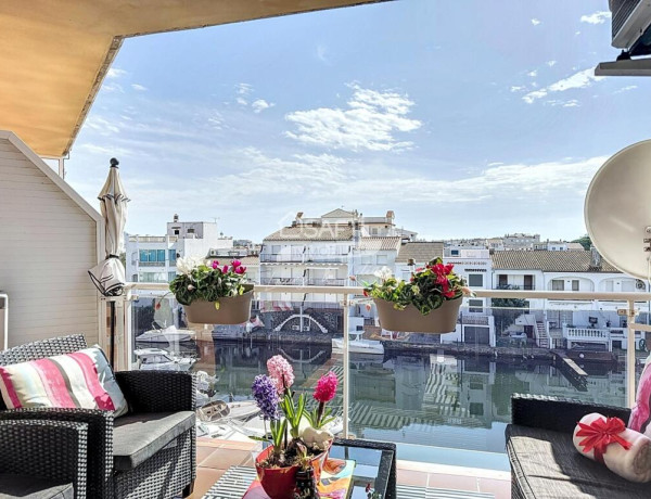 ¡Nuevo! Apartamento de dos dormitorios con vistas al canal y ascensor.