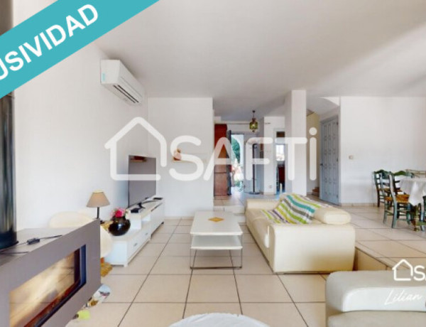 ¡EXCLUSIVO! Sublime casa situada en el ancho canal de Empuriabrava