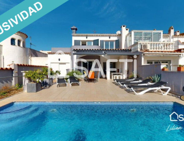 ¡EXCLUSIVO! Sublime casa situada en el ancho canal de Empuriabrava