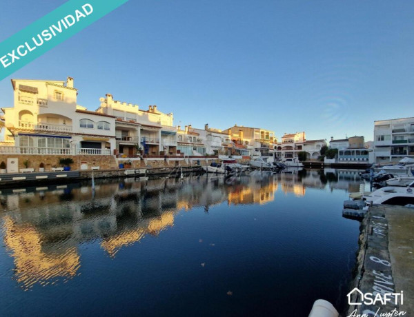 Casa con amarre privado y garaje en Empuriabrava.