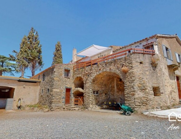 Espectacular masía completamente renovada del siglo XIV en Palau-Saverdera, Costa Brava