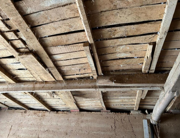 NUEVA OPORTUNIDAD. CASA DE PUEBLO PARA REFORMAR CON PATIO Y HUERTA