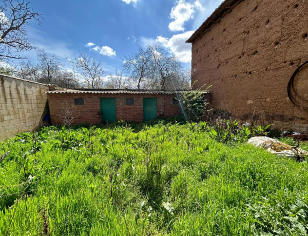 NUEVA OPORTUNIDAD. CASA DE PUEBLO PARA REFORMAR CON PATIO Y HUERTA