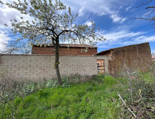 NUEVA OPORTUNIDAD. CASA DE PUEBLO PARA REFORMAR CON PATIO Y HUERTA