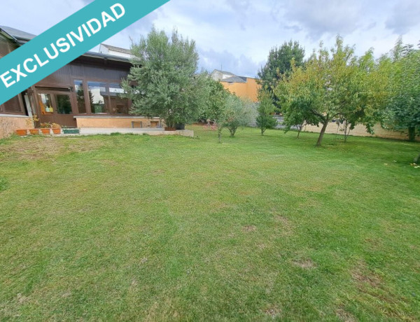 Chalet con jardín en campo- Ponferrada