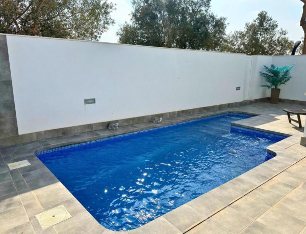 Vivienda independiente con piscina privada.