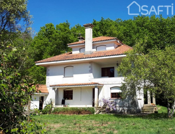 PRECIOSO CHALET DE TRES PLANTAS EN ZONA DE LALIN.