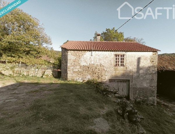 ENCANTADORA CASA RURAL SOBRE LA LADERA DEL MONTE FARO