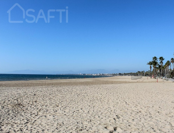 Ya he encontrado el piso que buscas a tan solo 100 metros de la playa con 2 plazas de parking !