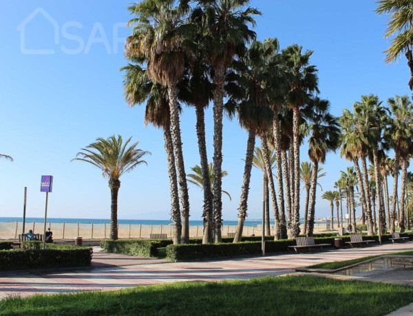 Ya he encontrado el piso que buscas a tan solo 100 metros de la playa con 2 plazas de parking !