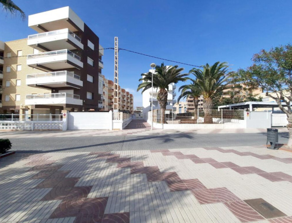 Apartamento en primera línea de la galardonada playa de Canet d´en Berenguer.