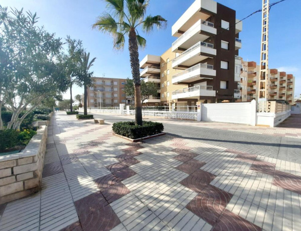 Apartamento en primera línea de la galardonada playa de Canet d´en Berenguer.