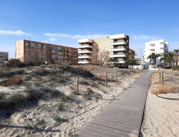 Apartamento en primera línea de la galardonada playa de Canet d´en Berenguer.