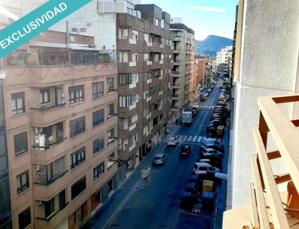 Espacioso piso esquinero en pleno centro de Sagunto.