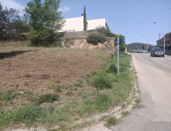 Terreno llano esquinero a 30min de Barcelona.