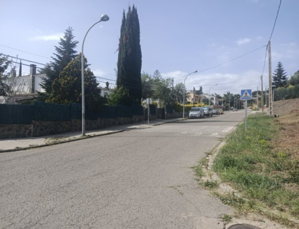 Terreno llano esquinero a 30min de Barcelona.