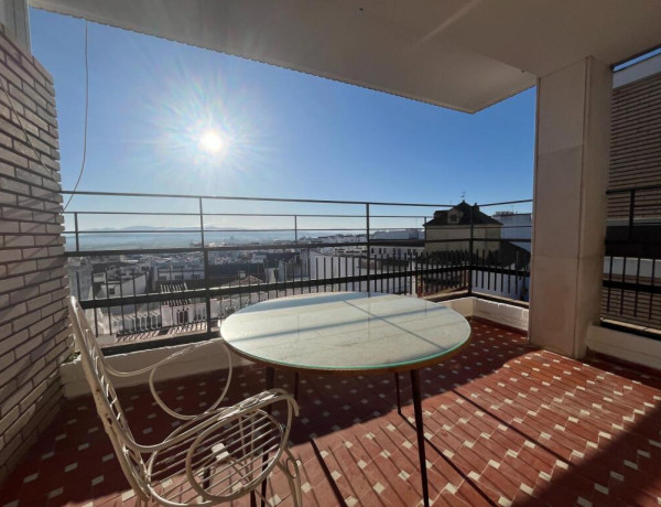 En el CENTRO de Montilla, corazón de Andalucía: Amplio Piso con Terraza y Vistas - Reforma a Tu Gusto