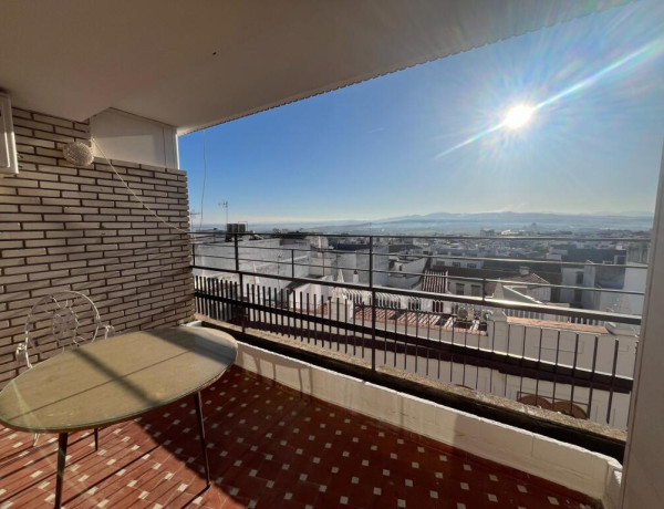 En el CENTRO de Montilla, corazón de Andalucía: Amplio Piso con Terraza y Vistas - Reforma a Tu Gusto