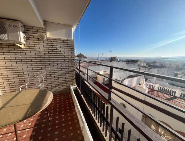 En el CENTRO de Montilla, corazón de Andalucía: Amplio Piso con Terraza y Vistas - Reforma a Tu Gusto