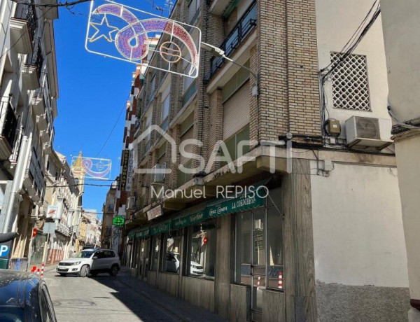 ¡¡ Local comercial DE 144 M2 en pleno CENTRO !!