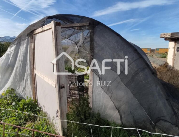 Granja con terreno de unos 20.000 m² y posibilidad de concesión de 200 ha de pastos. Zona Donadio. SIN COMISIÓN DE COMPRA..