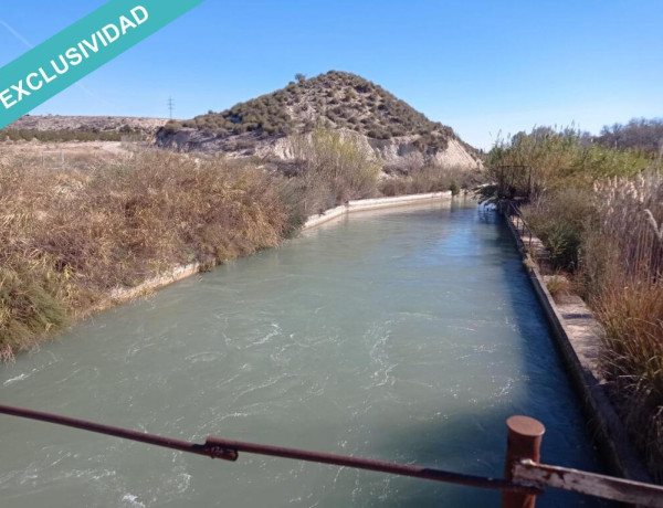 Finca rustica con varias casas en una ubicación muy singular a orillas del Rio Segura