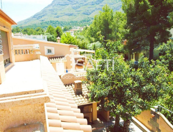 Una oportunidad única en el mercado. Un chalet y dos adosados. UN TRES EN UNO!!!