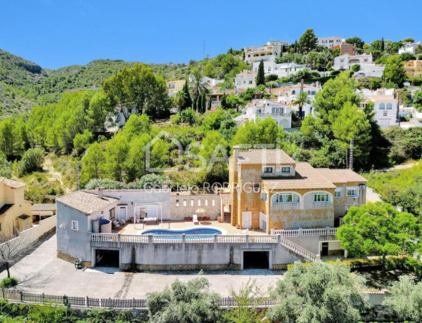 Villa compuesta por DOS CASAS independientes!!! ¿Te falta espacio?, ¿Buscas una propiedad con entorno natural? Hoy te ofrezco encantadora villa en ubicada en el bonitopueblo de Orba.