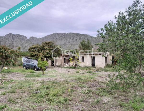 Bonito terreno ubicado en el pueblo de Beniarbeig con posibilidad de tener tu propia caravana.