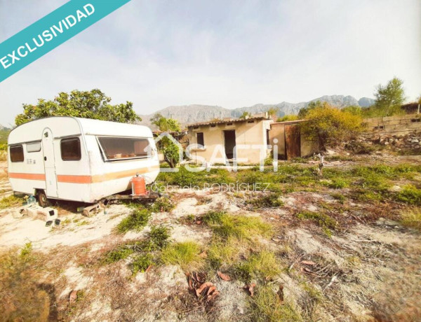 Bonito terreno ubicado en el pueblo de Beniarbeig con posibilidad de tener tu propia caravana.