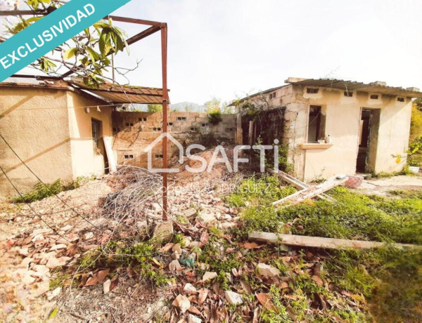 Bonito terreno ubicado en el pueblo de Beniarbeig con posibilidad de tener tu propia caravana.