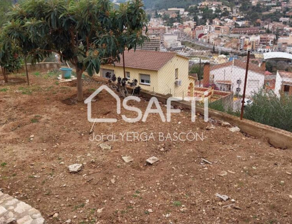 Casa unifamiliar con terreno muy próxima al pueblo