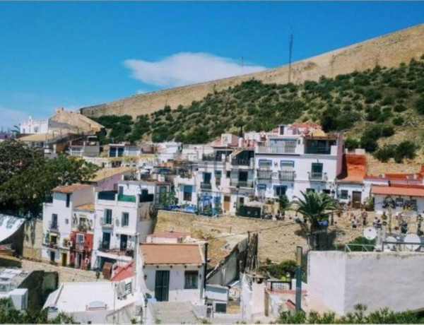 Villa con licencia turística compuestas con 2 viviendas independientes en el Casco Antiguo-Santa Cruz.