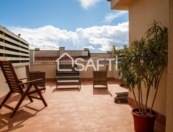 Casa adosada renovada con piscina compartida