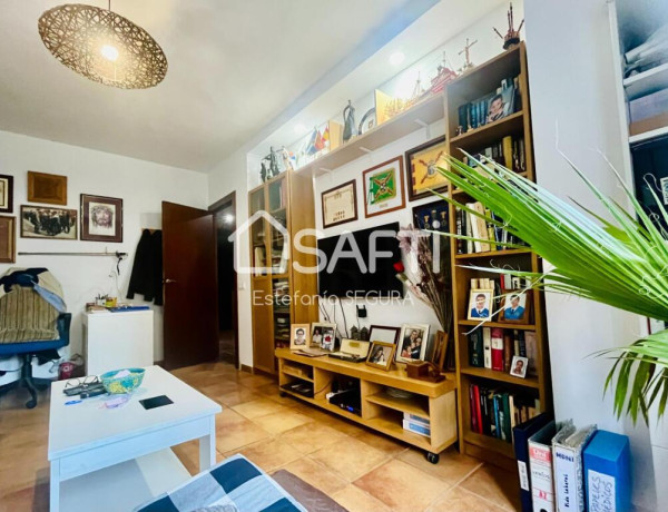 ESTUPENDA VIVIENDA UNIFAMILIAR DE TRES DORMITORIOS Y DOS CUARTOS DE BAÑO CON PATIO, BALCÓN Y BUHARDILLA