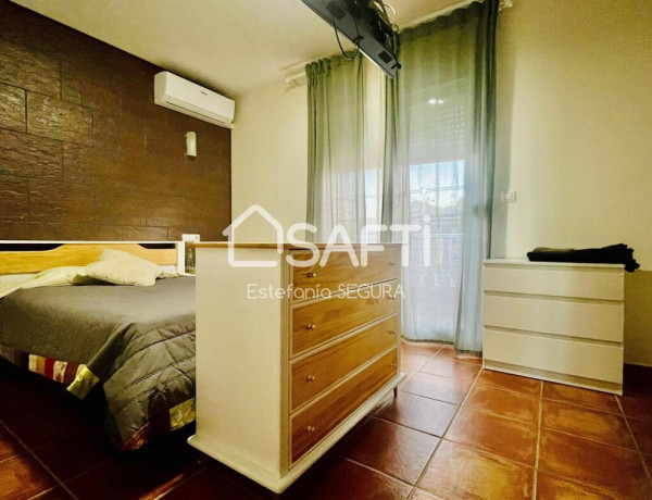 ESTUPENDA VIVIENDA UNIFAMILIAR DE TRES DORMITORIOS Y DOS CUARTOS DE BAÑO CON PATIO, BALCÓN Y BUHARDILLA