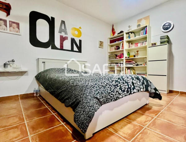 ESTUPENDA VIVIENDA UNIFAMILIAR DE TRES DORMITORIOS Y DOS CUARTOS DE BAÑO CON PATIO, BALCÓN Y BUHARDILLA