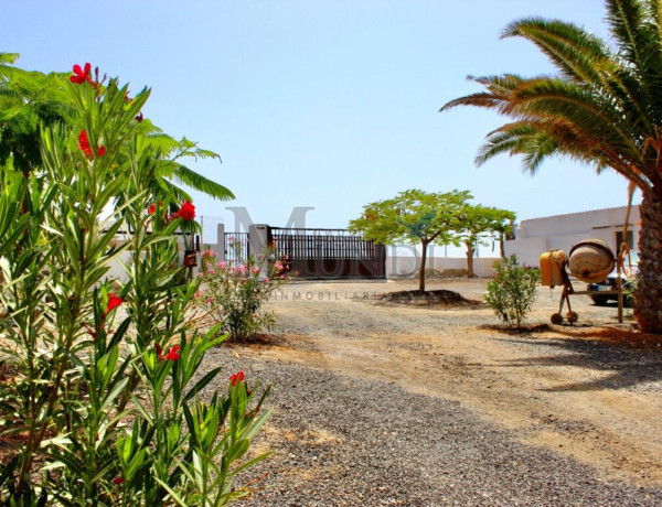 SE VENDE SOLAR CON 5 APARTAMENTOS EN TAMARETILLA, FUERTEVENTURA