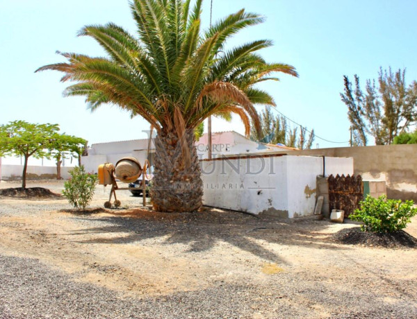 SE VENDE SOLAR CON 5 APARTAMENTOS EN TAMARETILLA, FUERTEVENTURA