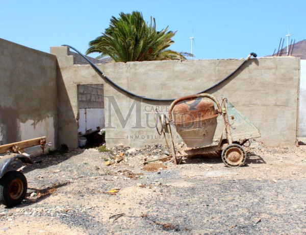 SE VENDE SOLAR CON 5 APARTAMENTOS EN TAMARETILLA, FUERTEVENTURA