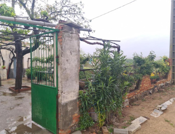 Casa independiente en barrio de AZUCAICA