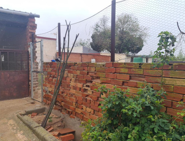 Casa independiente en barrio de AZUCAICA