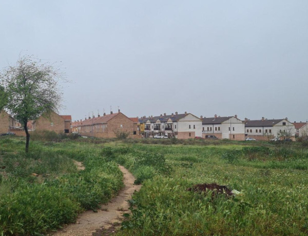 Casa independiente en barrio de AZUCAICA