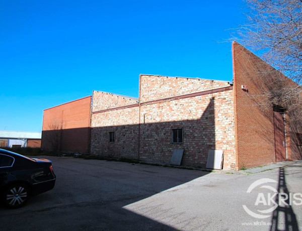 NAVE CON 3.000M² DE PARCELA